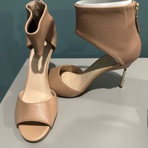 BNWOT Kurt Gieger London Heels size 37